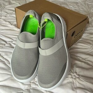 Oofos Oomg women’s sneakers NEW. Size 8